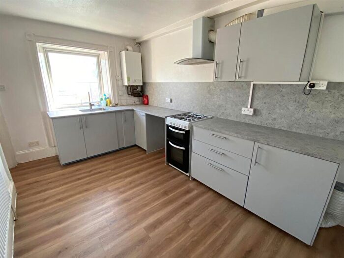 2 Bedroom Flat To Rent In Lockwood Road, Huddersfield, HD1