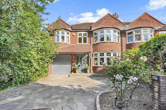 4 Bedroom Semi-Detached House For Sale In Warren Pond Road, North Chingford, E4