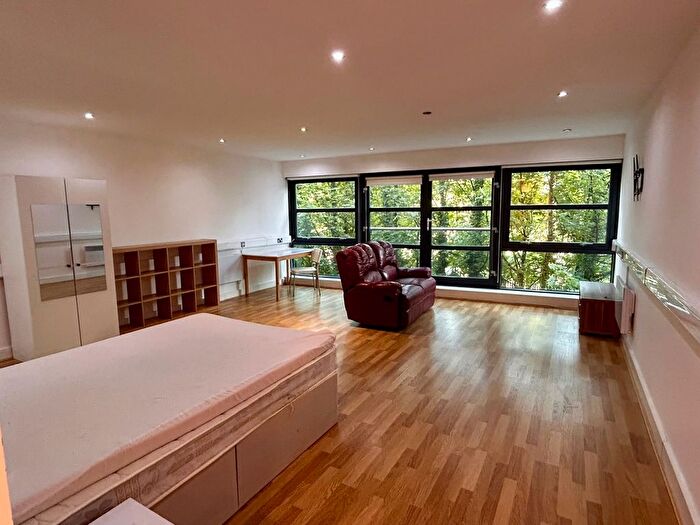 Studio To Rent In Castle Street, Swansea, SA1