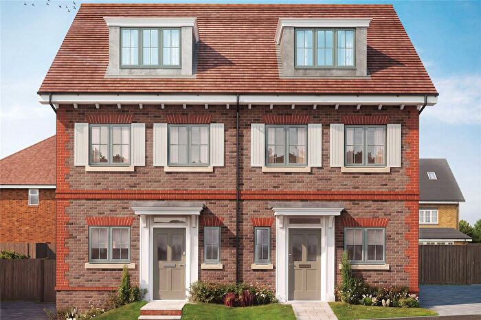 3 Bedroom Semi-Detached House For Sale In London Road, Ascot, RG12