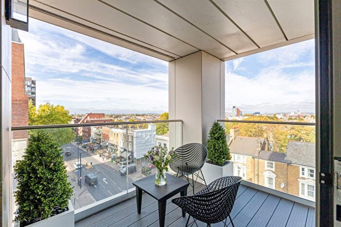 2 Bedroom Flat For Sale In Upper Richmond Road, Putney, London, SW15