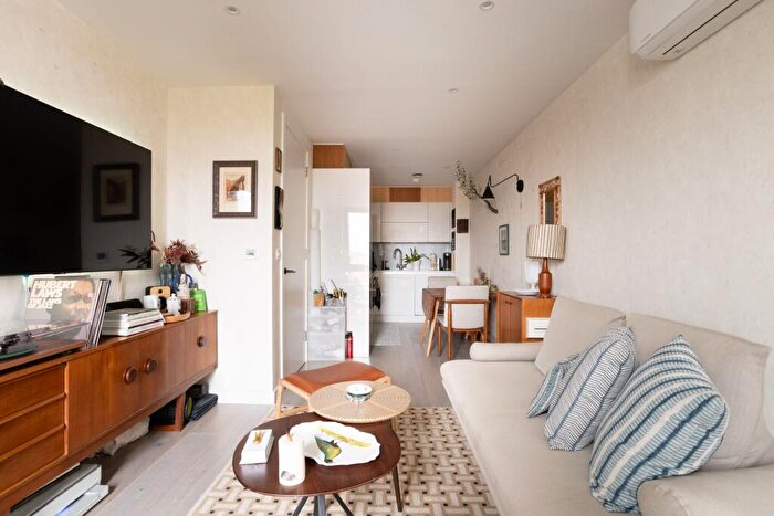 1 Bedroom Flat For Sale In City North Place, City North East Tower, N4