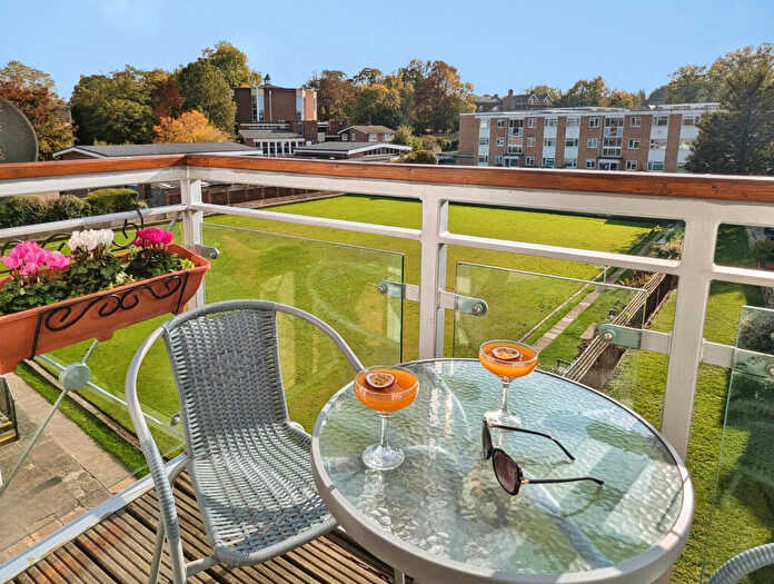 2 Bedroom Flat For Sale In Bradford Street, Chelmsford, CM2