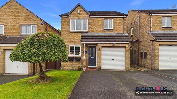 3 Bedroom Detached House For Sale In Bunting Drive, Bradford, BD6
