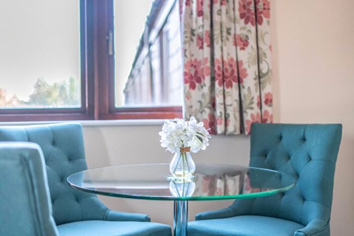 2 Bedroom Retirement Property For Sale In Emmbrook Court, Reading, RG6