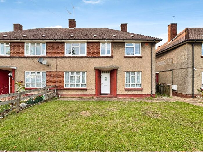 2 Bedroom Maisonette For Sale In Camrose Avenue, Edgware, HA8