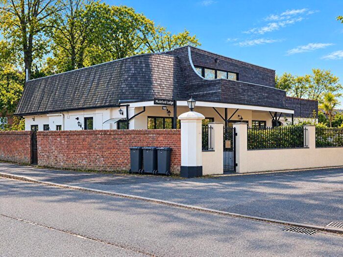 2 Bedroom Flat To Rent In Mudeford Lodge, Mudeford, BH23