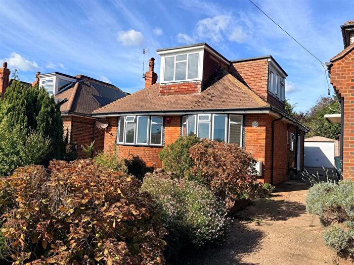 3 Bedroom Detached House For Sale In Windmill Close, Hove, BN3