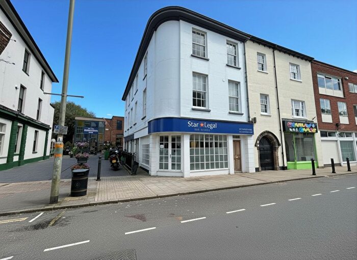 2 Bedroom Flat For Sale In Bampton Street, Tiverton, EX16