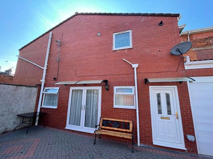 2 Bedroom Flat To Rent In Listdama, - Clifton Road, Weston-super-Mare, BS23