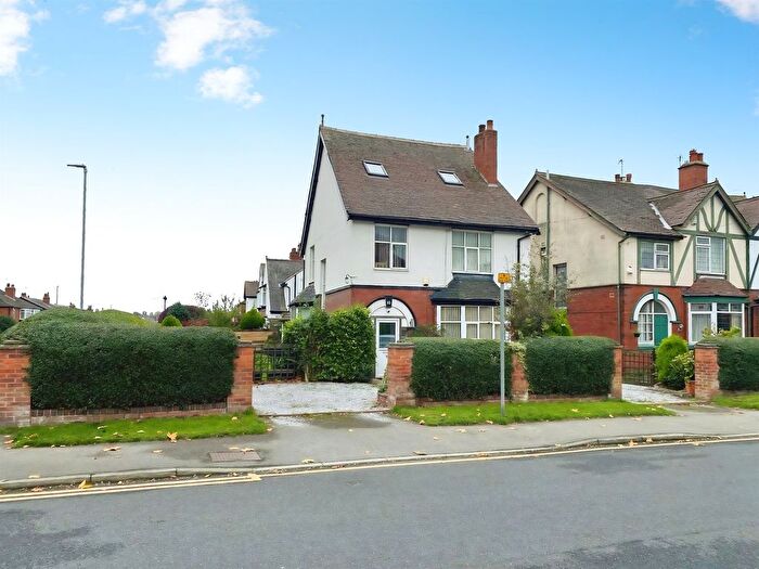 4 Bedroom Detached House For Sale In Manston Gardens, Leeds, LS15
