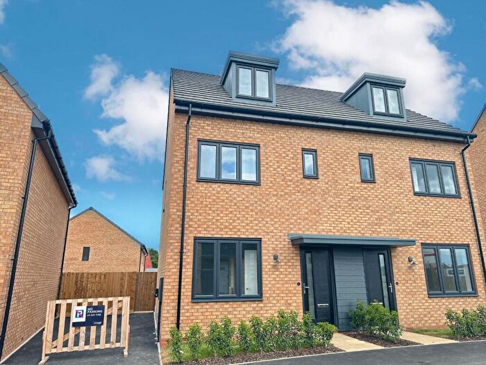 3 Bedroom Semi-Detached House To Rent In Jubilee Road, Duston, Northampton, NN5