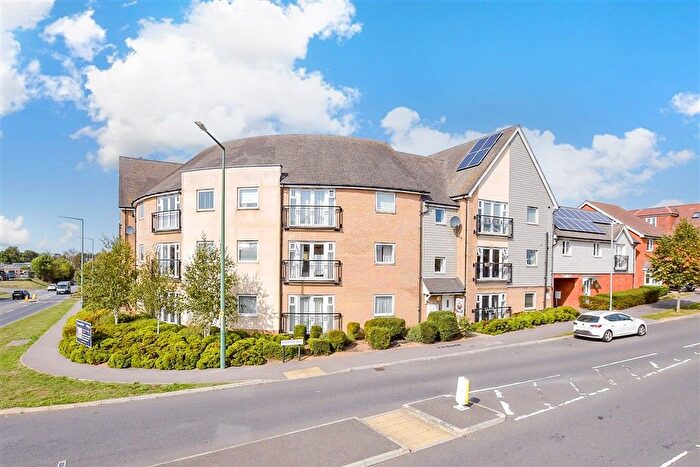 2 Bedroom Flat For Sale In Buffkyn Way, Maidstone, Kent, ME15