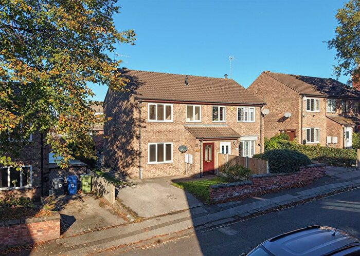 3 Bedroom Semi-Detached House For Sale In Fairfield Road, Chesterfield, S40