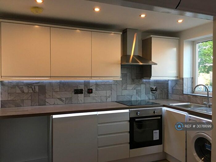 1 Bedroom Flat To Rent In Close To St James Hospital, Leeds, LS9