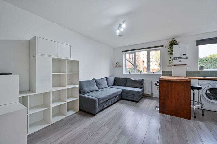 2 Bedroom Flat To Rent In Myers Lane, New Cross, London, SE14