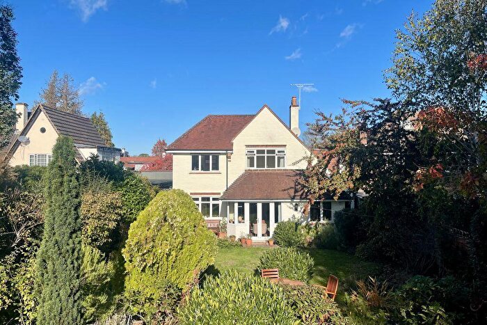 4 Bedroom Detached House For Sale In Oaken Drive, Claygate, KT10