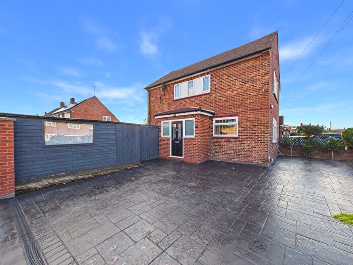 3 Bedroom End Of Terrace House For Sale In Caledonia Road, Stanwell, Surrey, TW19