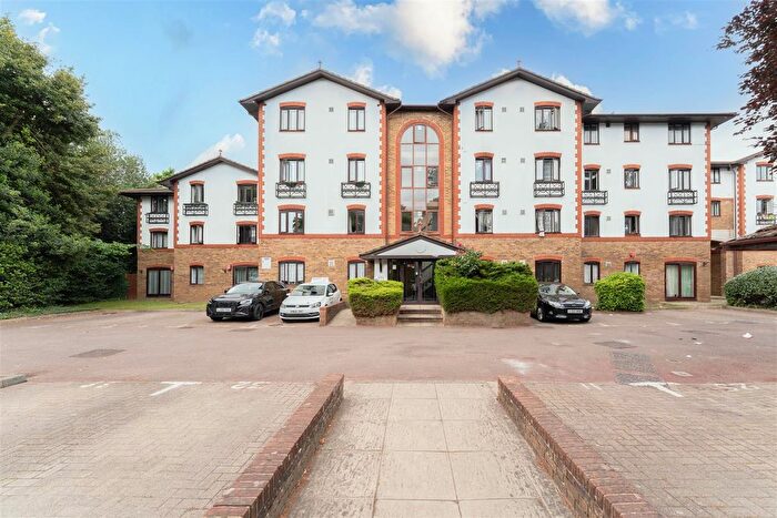 1 Bedroom Flat For Sale In The Beeches, Lampton Road, Hounslow, TW3