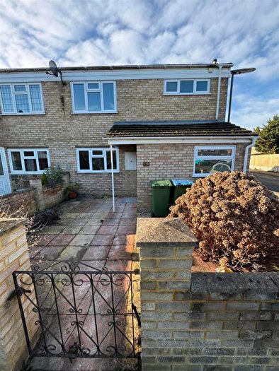 Studio To Rent In Byron Close, Walton-On-Thames, KT12