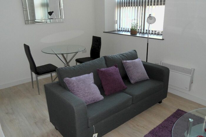 Studio To Rent In Mill Street, City Centre, Bradford, BD1