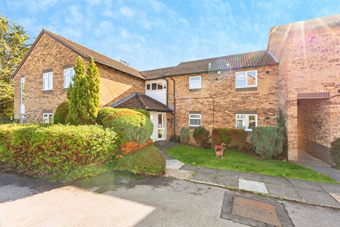 1 Bedroom Flat For Sale In Larks Meade, Earley, Reading, RG6