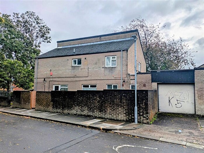 3 Bedroom Flat For Sale In Bromley Drive, Cardiff, CF5