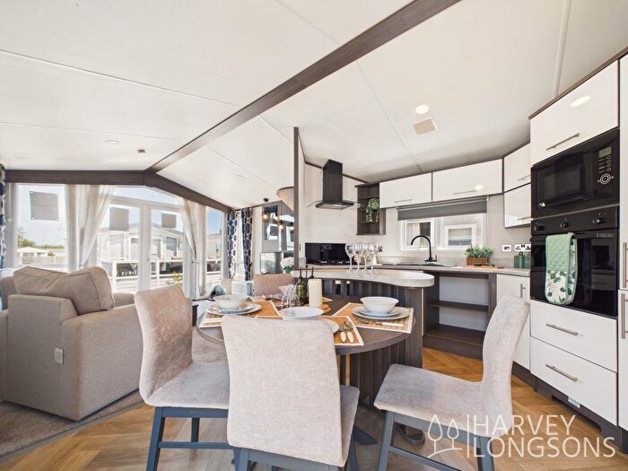 2 Bedroom Mobile/park Home For Sale In Shottendane Road, Birchington, CT7