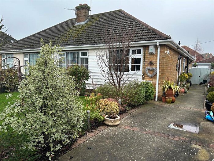 2 Bedroom Semi-Detached Bungalow To Rent In Worlaby Road, Grimsby, DN33
