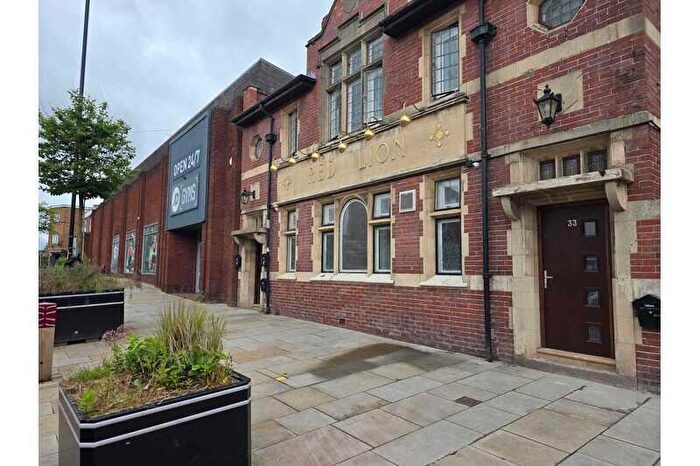 2 Bedroom Flat To Rent In High Street, Brierley Hills, Dudley, DY5