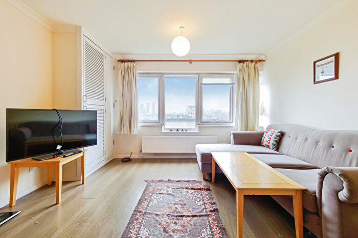 2 Bedroom Apartment To Rent In Amsterdam Road, London, E14