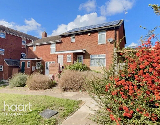 3 Bedroom End Of Terrace House For Sale In Morris Close, Luton, LU3