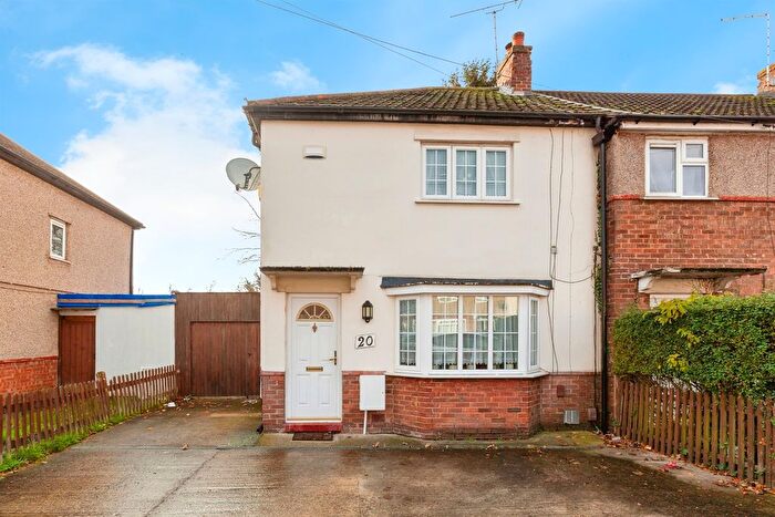 3 Bedroom End Of Terrace House For Sale In Broadmark Road, Slough, SL2