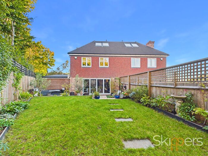 4 Bedroom Semi-Detached House For Sale In The Pinnock, Pluckley, TN27