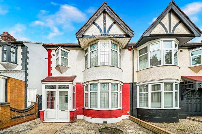 3 Bedroom End Of Terrace House For Sale In Park View Gardens, Woodford Avenue, Ilford, IG4