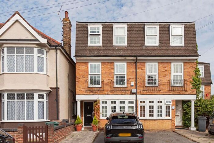 3 Bedroom Semi-Detached House For Sale In Oak Hill Gardens, Woodford Green, IG8