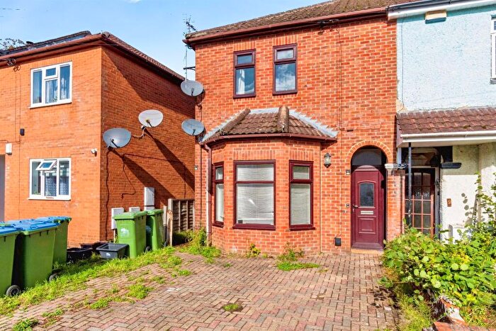 2 Bedroom Maisonette For Sale In Appleton Road, Southampton, SO18