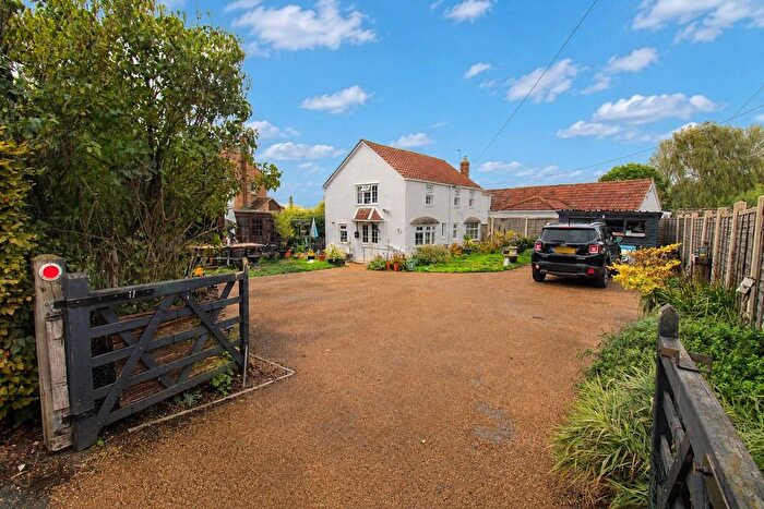 5 Bedroom Semi-Detached House For Sale In The Rank, North Bradley, BA14