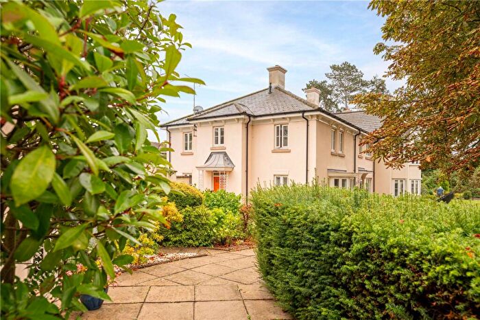 3 Bedroom End Of Terrace House For Sale In Campriano Drive, Warwick, Warwickshire, CV34