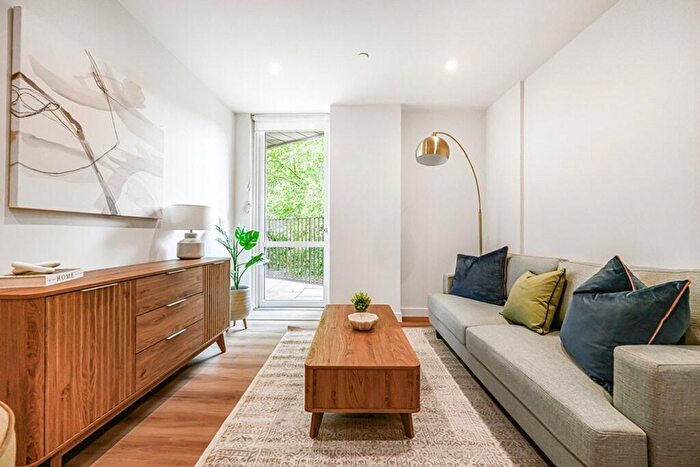 2 Bedroom Flat For Sale In Cherry Orchard Road, Croydon, CR0