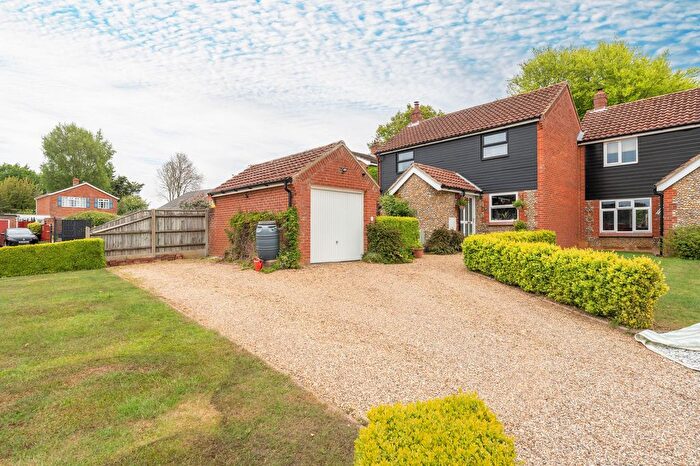 4 Bedroom Link Detached House For Sale In Kensington Close, Saxlingham Nethergate, NR15