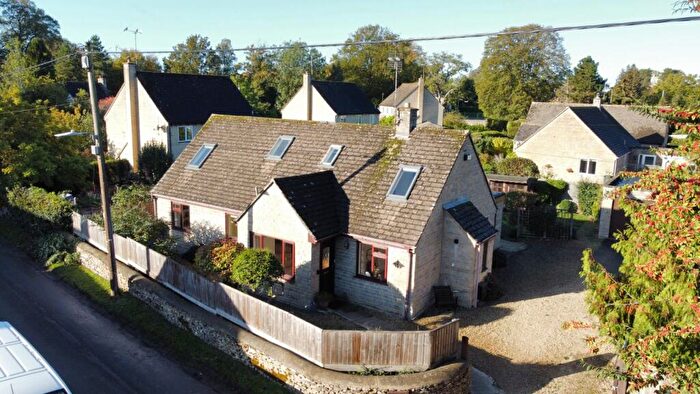4 Bedroom Bungalow For Sale In Mount Pleasant, Fairford, Gloucestershire, GL7