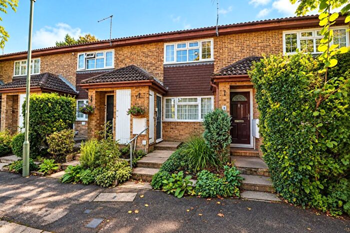 1 Bedroom Flat For Sale In Woking, Surrey, GU22