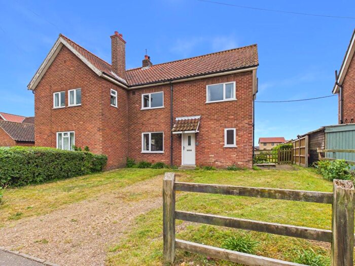 3 Bedroom Semi-Detached House For Sale In Norman Drive, Whittington, King's Lynn, PE33