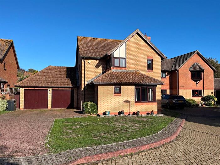 4 Bedroom Detached House For Sale In Connaught Gardens, Weymouth, DT4