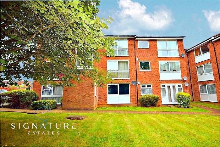 1 Bedroom Flat To Rent In Epping Green, Hemel Hempstead, Hertfordshire, HP2