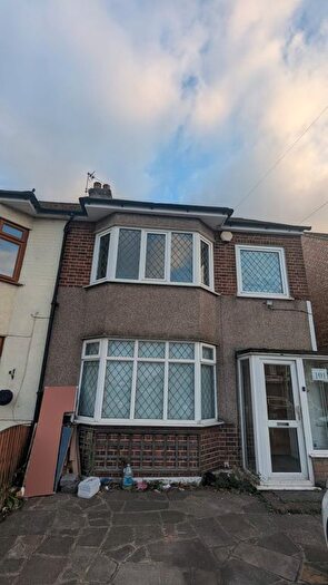3 Bedroom Semi-Detached House To Rent In Collier Row Road, Romford, RM5