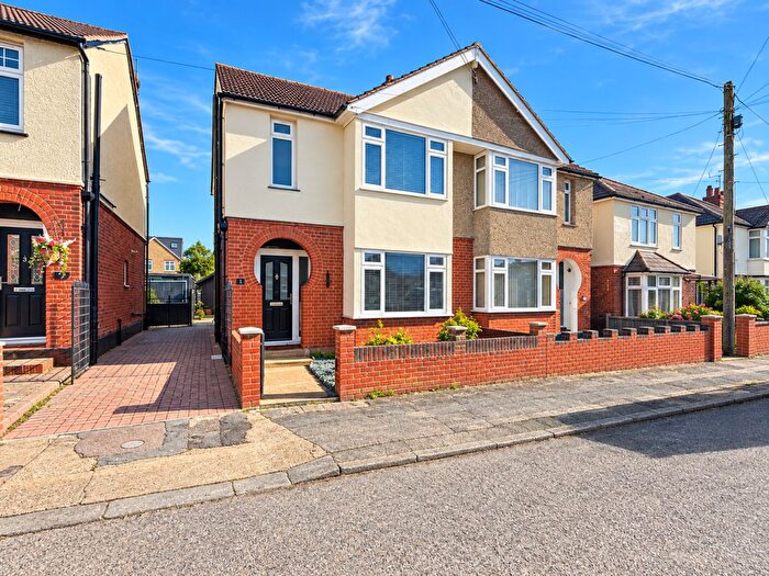 3 Bedroom Semi-Detached House For Sale In Harold Road, Braintree, CM7