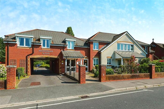 2 Bedroom Flat For Sale In Padnell Road, Waterlooville, Hampshire, PO8