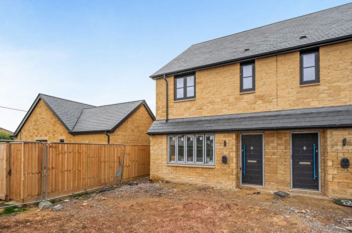 3 Bedroom Semi-Detached House For Sale In Black Bourton Road, Carterton, Oxfordshire, OX18